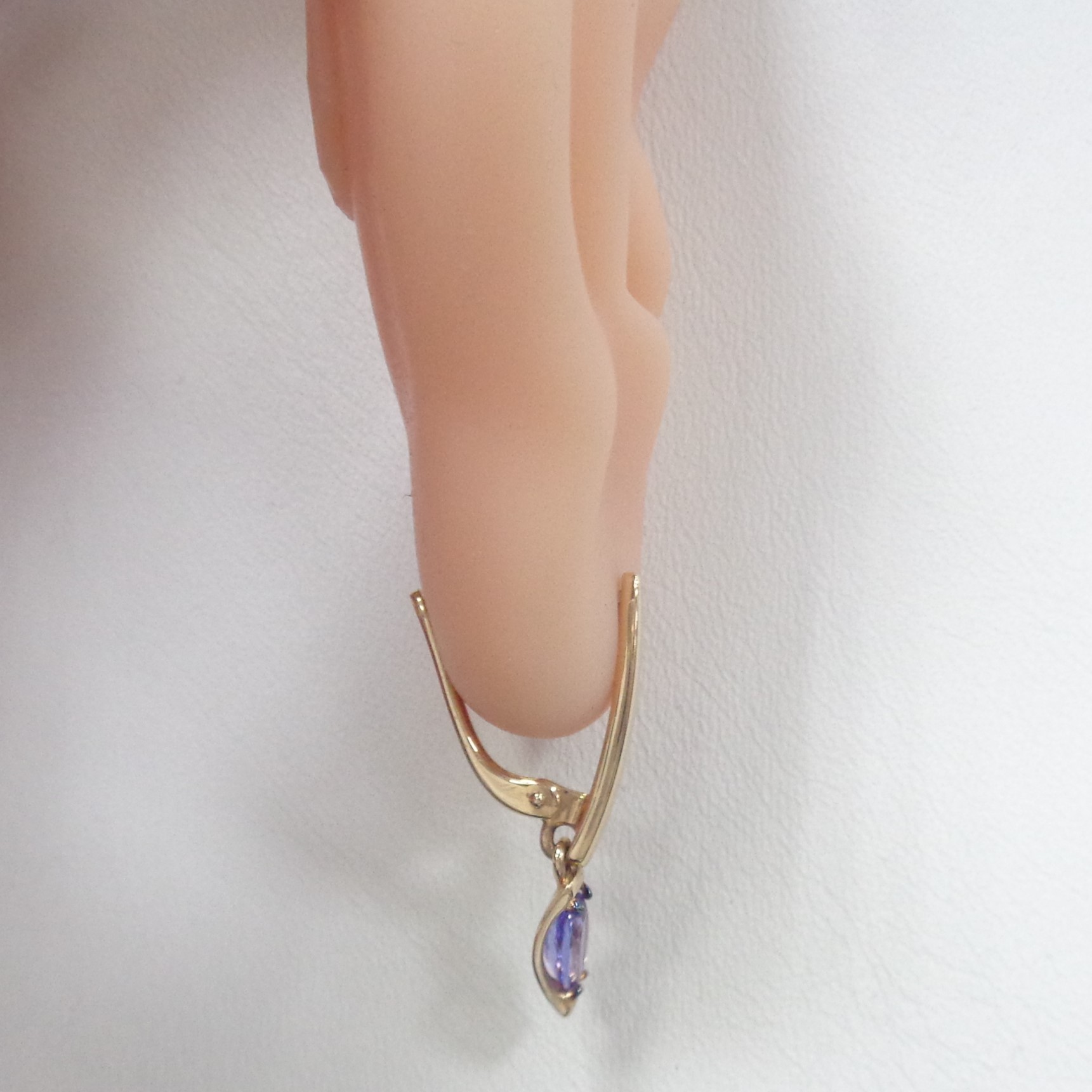 Золотые серьги 585 пробы; родий черный; вставки 2 Танзанит;